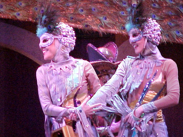 BC3PeacockShowgirls.jpg, 93342 bytes, 3/17/01