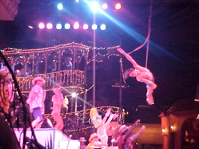 CC8AESwingerCloser.jpg, 86594 bytes, 3/17/01